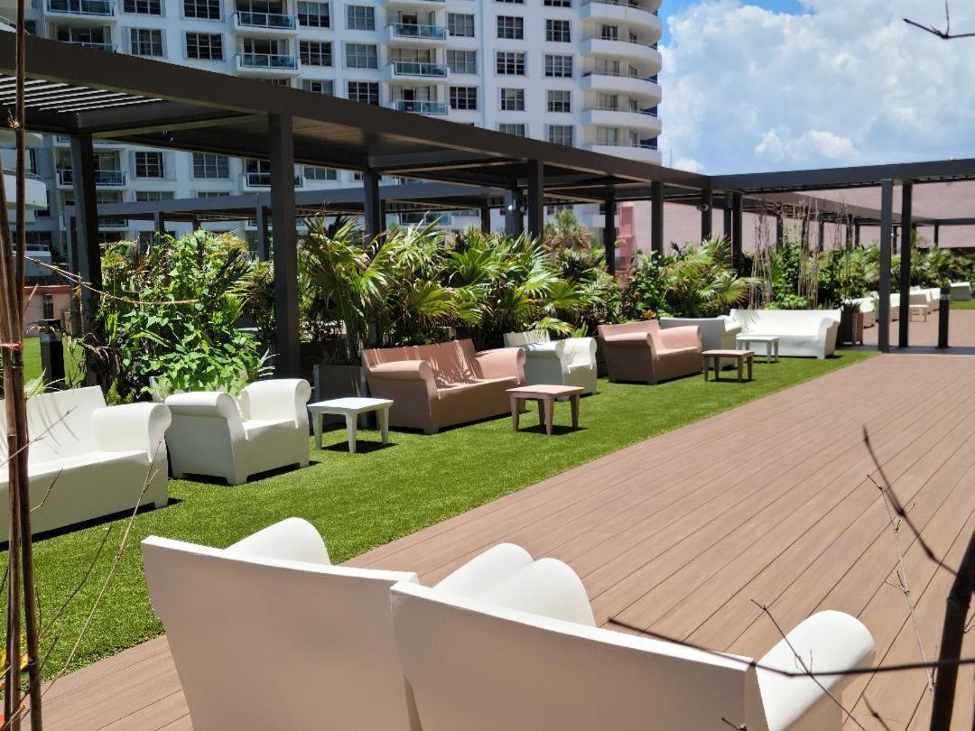 2 Bedroom 2 Bath Beachfront Condo On Miami Beach Millionaire Row Exterior foto