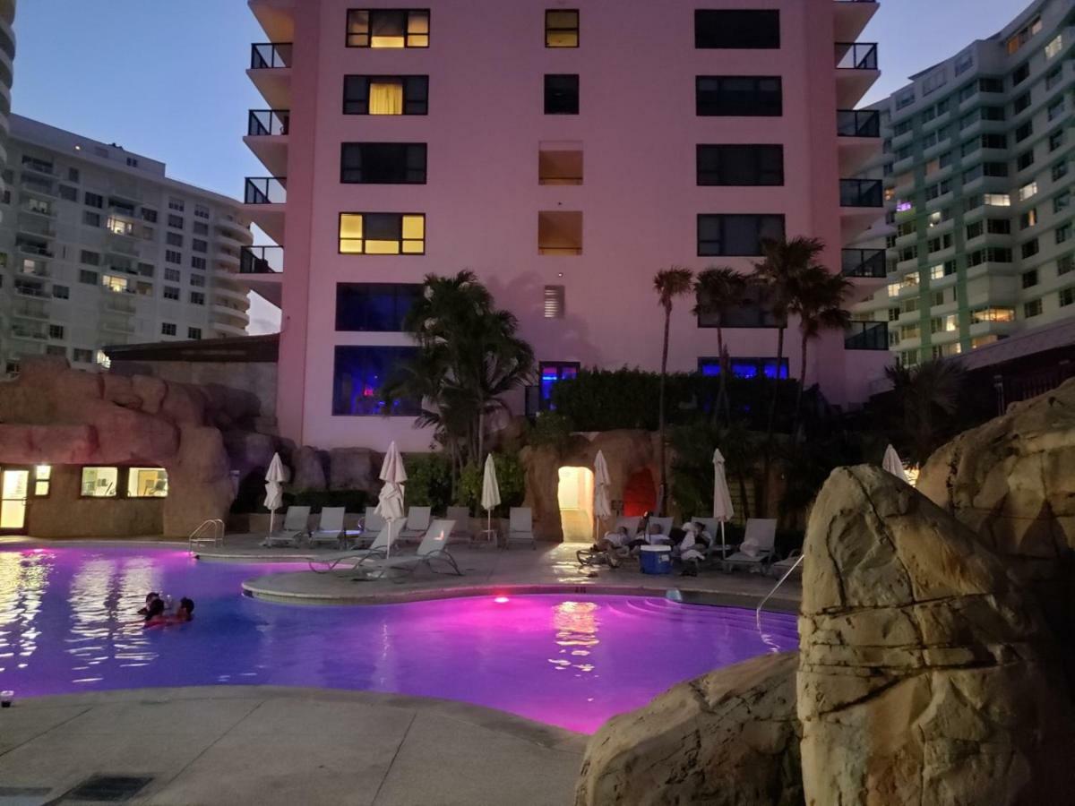2 Bedroom 2 Bath Beachfront Condo On Miami Beach Millionaire Row Exterior foto